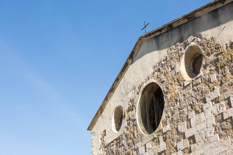 Pompes Funèbres du Pays Aixois obsèques église de Bouc-Bel-Air